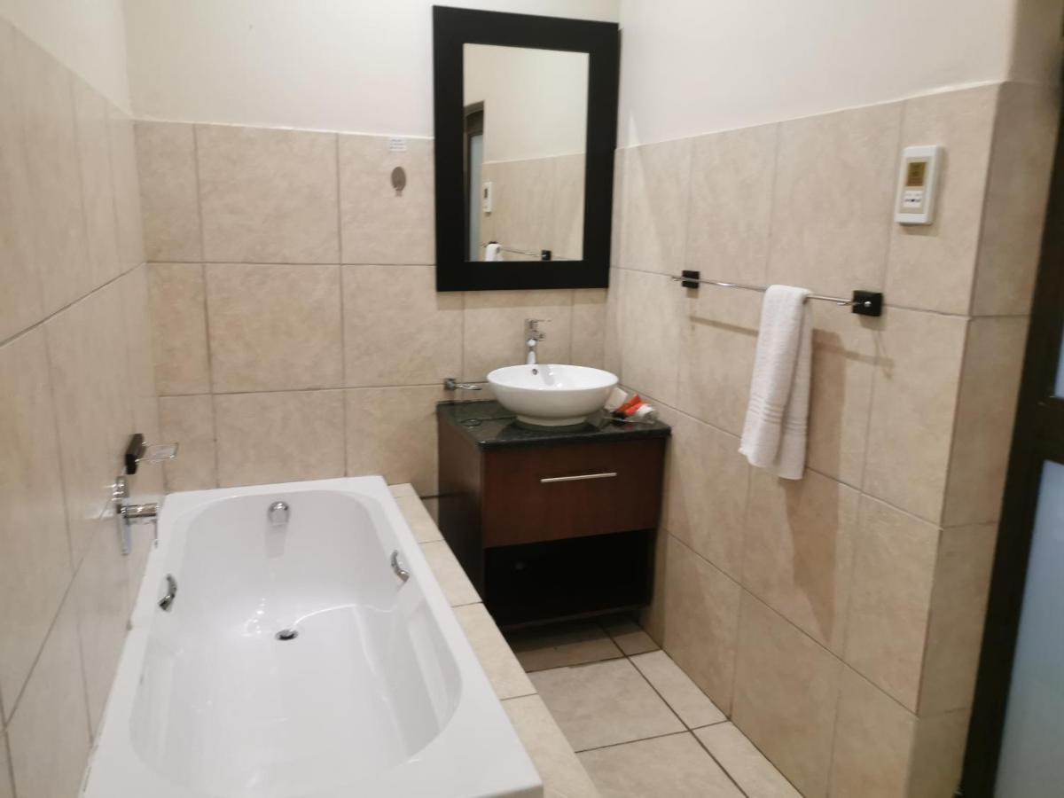 47 On Preston Guesthouse Johannesburg Esterno foto